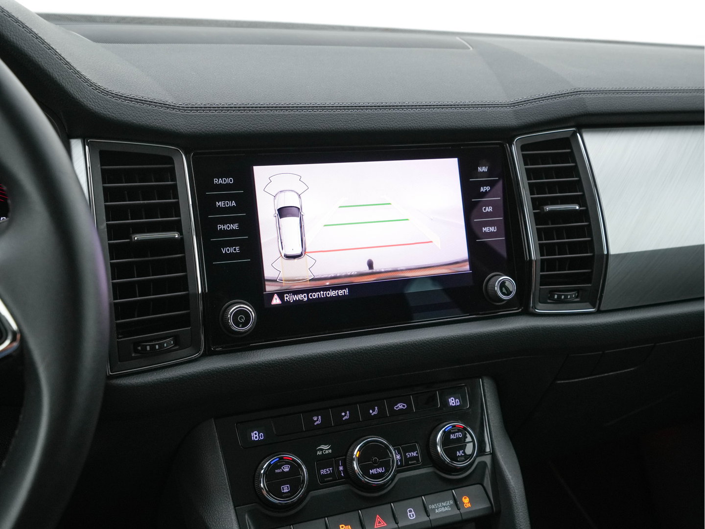 Škoda Kodiaq 1.5 TSI Business Edition (INCL-BTW) *LEATHER-FABRIC | FULL-LED | DIGI-COCKPIT | CAMERA | KEYLESS | DAB+ | NAVI-FULLMAP | SPORTSEATS | PRIVACY-GLASS | ECC | PDC | TOWBAR | CRUISE | 20''ALU*