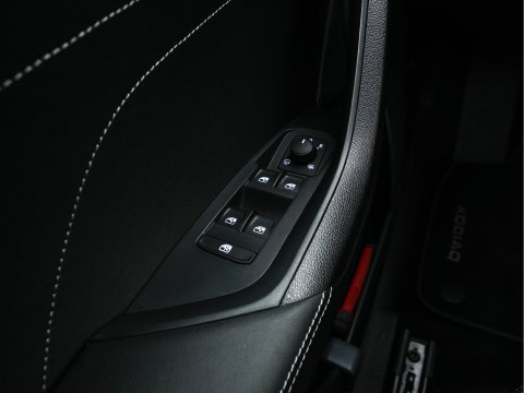 Škoda Kodiaq 1.5 TSI Business Edition (INCL-BTW) *LEATHER-FABRIC | FULL-LED | DIGI-COCKPIT | CAMERA | KEYLESS | DAB+ | NAVI-FULLMAP | SPORTSEATS | PRIVACY-GLASS | ECC | PDC | TOWBAR | CRUISE | 20''ALU*