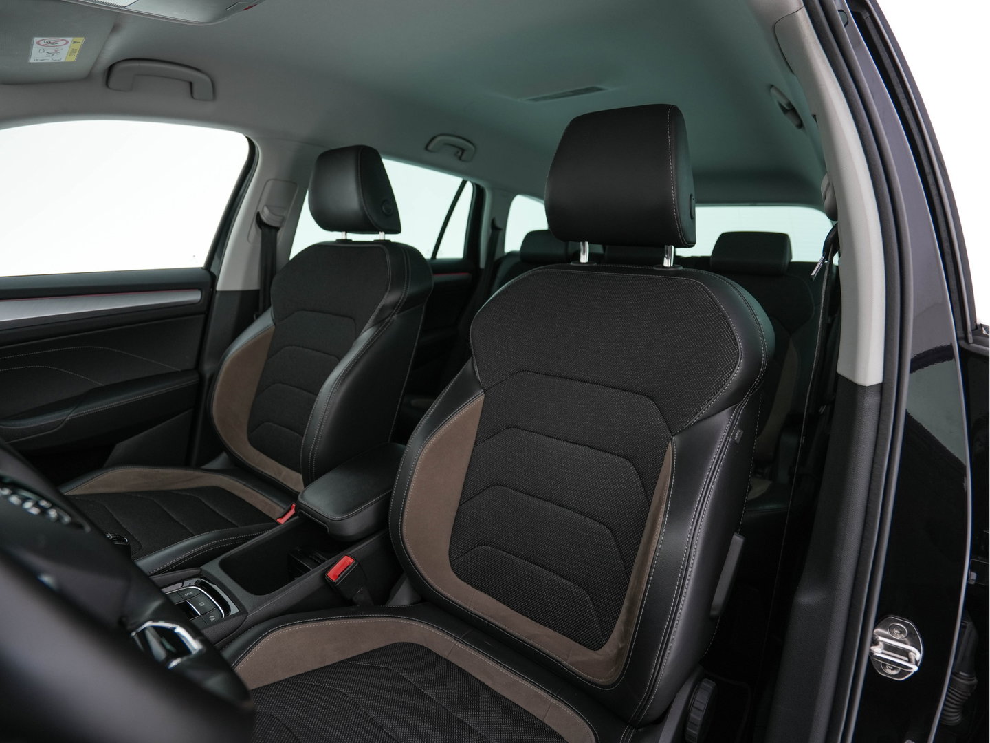 Škoda Kodiaq 1.5 TSI Business Edition (INCL-BTW) *LEATHER-FABRIC | FULL-LED | DIGI-COCKPIT | CAMERA | KEYLESS | DAB+ | NAVI-FULLMAP | SPORTSEATS | PRIVACY-GLASS | ECC | PDC | TOWBAR | CRUISE | 20''ALU*