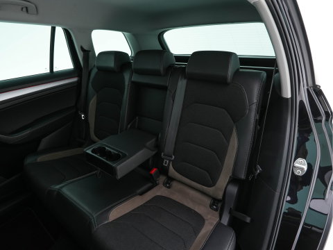 Škoda Kodiaq 1.5 TSI Business Edition (INCL-BTW) *LEATHER-FABRIC | FULL-LED | DIGI-COCKPIT | CAMERA | KEYLESS | DAB+ | NAVI-FULLMAP | SPORTSEATS | PRIVACY-GLASS | ECC | PDC | TOWBAR | CRUISE | 20''ALU*