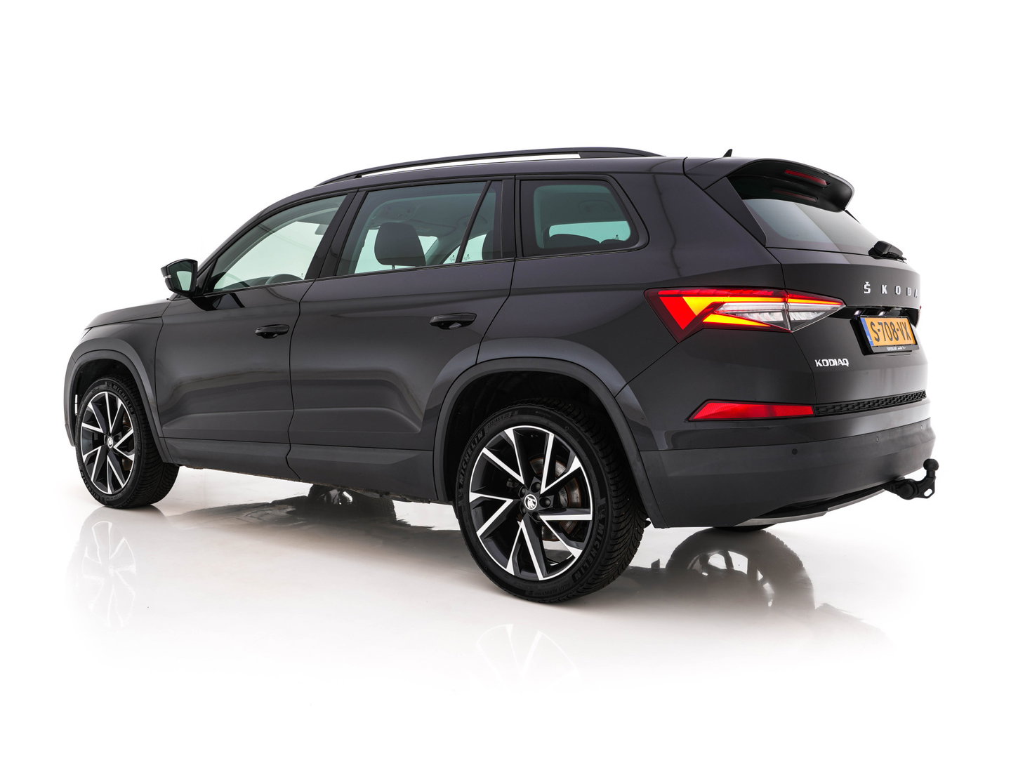 Škoda Kodiaq 1.5 TSI Business Edition (INCL-BTW) *LEATHER-FABRIC | FULL-LED | DIGI-COCKPIT | CAMERA | KEYLESS | DAB+ | NAVI-FULLMAP | SPORTSEATS | PRIVACY-GLASS | ECC | PDC | TOWBAR | CRUISE | 20''ALU*