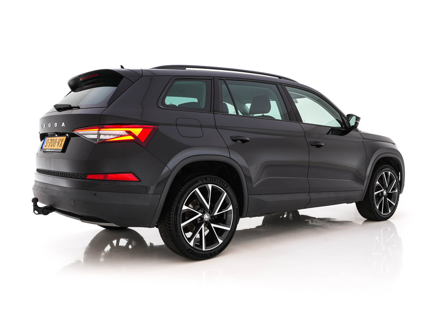 Škoda Kodiaq 1.5 TSI Business Edition (INCL-BTW) *LEATHER-FABRIC | FULL-LED | DIGI-COCKPIT | CAMERA | KEYLESS | DAB+ | NAVI-FULLMAP | SPORTSEATS | PRIVACY-GLASS | ECC | PDC | TOWBAR | CRUISE | 20''ALU*