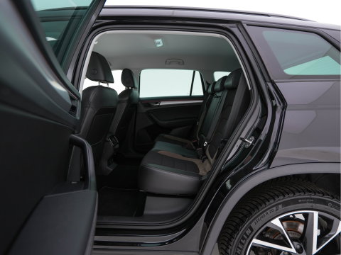 Škoda Kodiaq 1.5 TSI Business Edition (INCL-BTW) *LEATHER-FABRIC | FULL-LED | DIGI-COCKPIT | CAMERA | KEYLESS | DAB+ | NAVI-FULLMAP | SPORTSEATS | PRIVACY-GLASS | ECC | PDC | TOWBAR | CRUISE | 20''ALU*