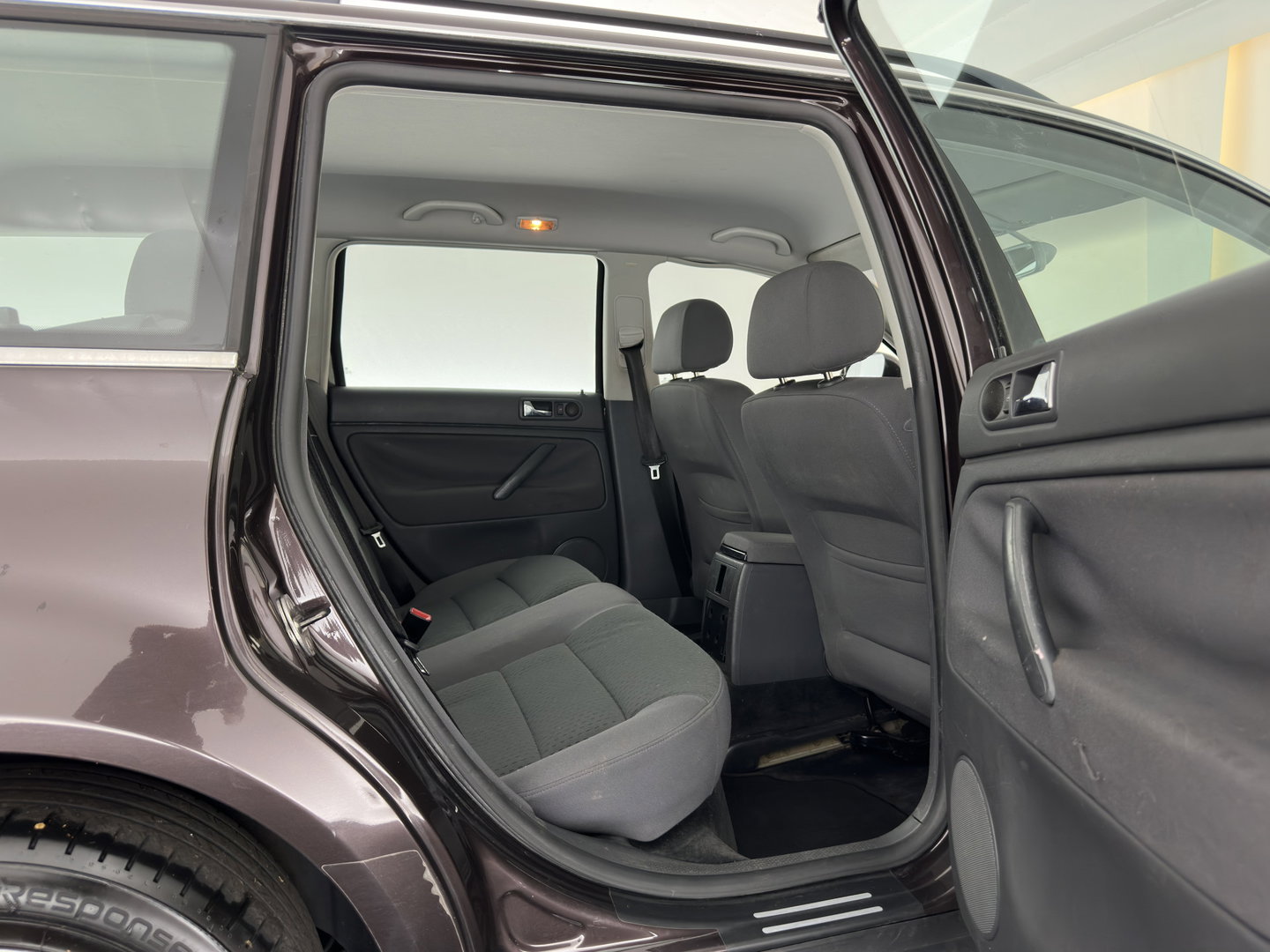 Volkswagen Passat Variant 1.6 Athene *AIRCO | CRUISE | PDC | COMFORTSEATS | TOWBAR | RADIO-CD |  15''ALU*