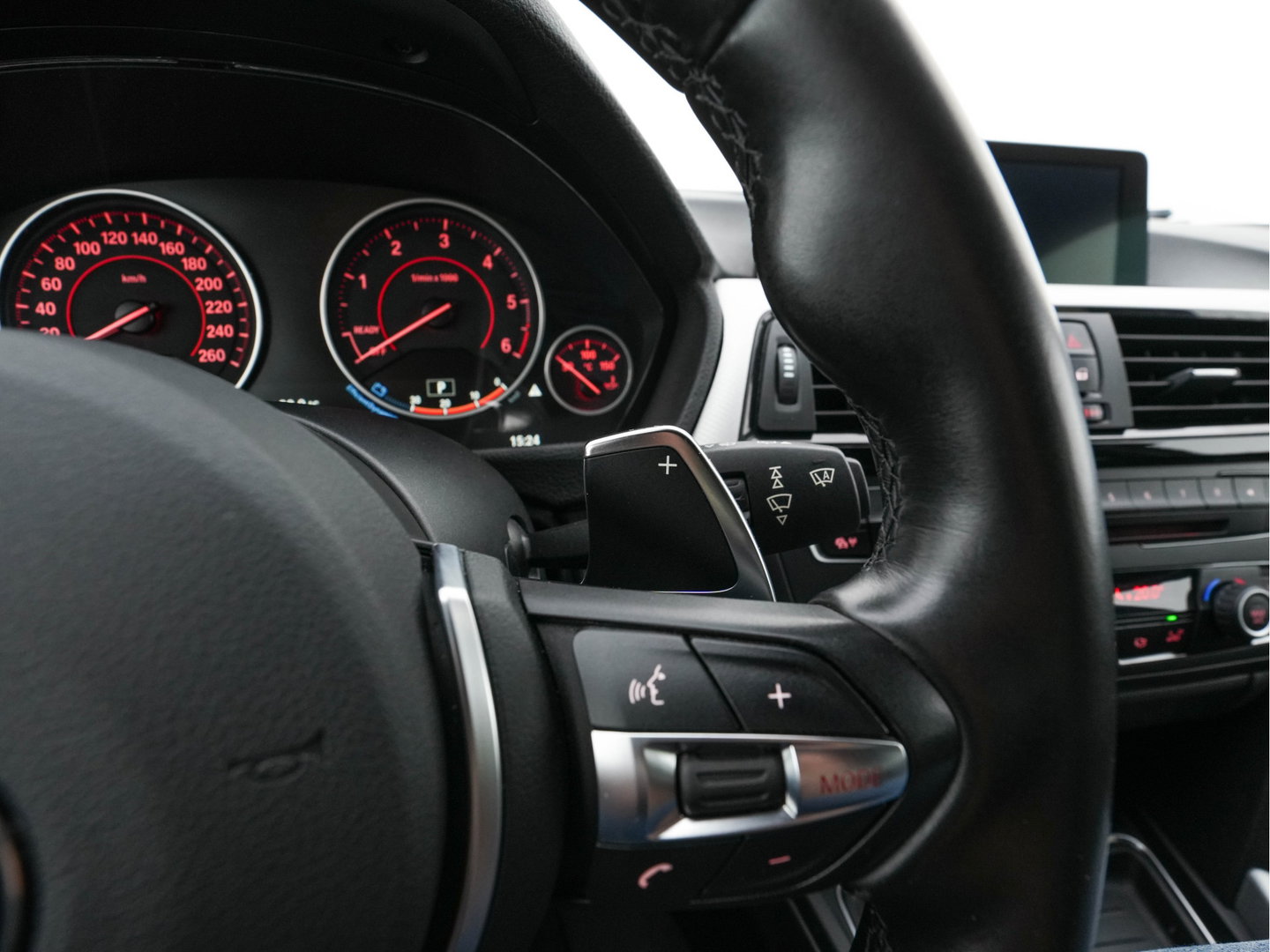 BMW 3 Serie Touring 330d xDrive M-Aerodynamica-Pack High-Executive Aut * LEATHER | NAVI-FULLMAP | XENON | HEATED-SPORTSEATS | SHIFT-PADDLES | PDC | PRIVACY-GLASS | KEYLESS | CAMERA | TOWBAR | 18''ALU*