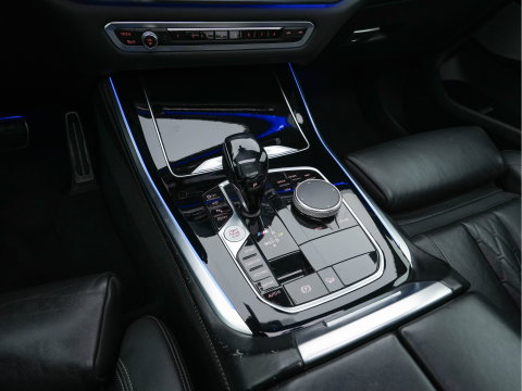 BMW X5 M50d M-Sportpack High Executive Aut. *PANO | HEAD-UP | LASER-LED | LEATHER | SOFT-CLOSE | ADAPTIVE-CRUISE | HARMAN/KARDON | BLIND-SPOT | MEMORY-PACK | TOP-VIEW | DIGI-COCKPIT | NAVI-FULLMAP | ECC | PDC | TOWBAR |
