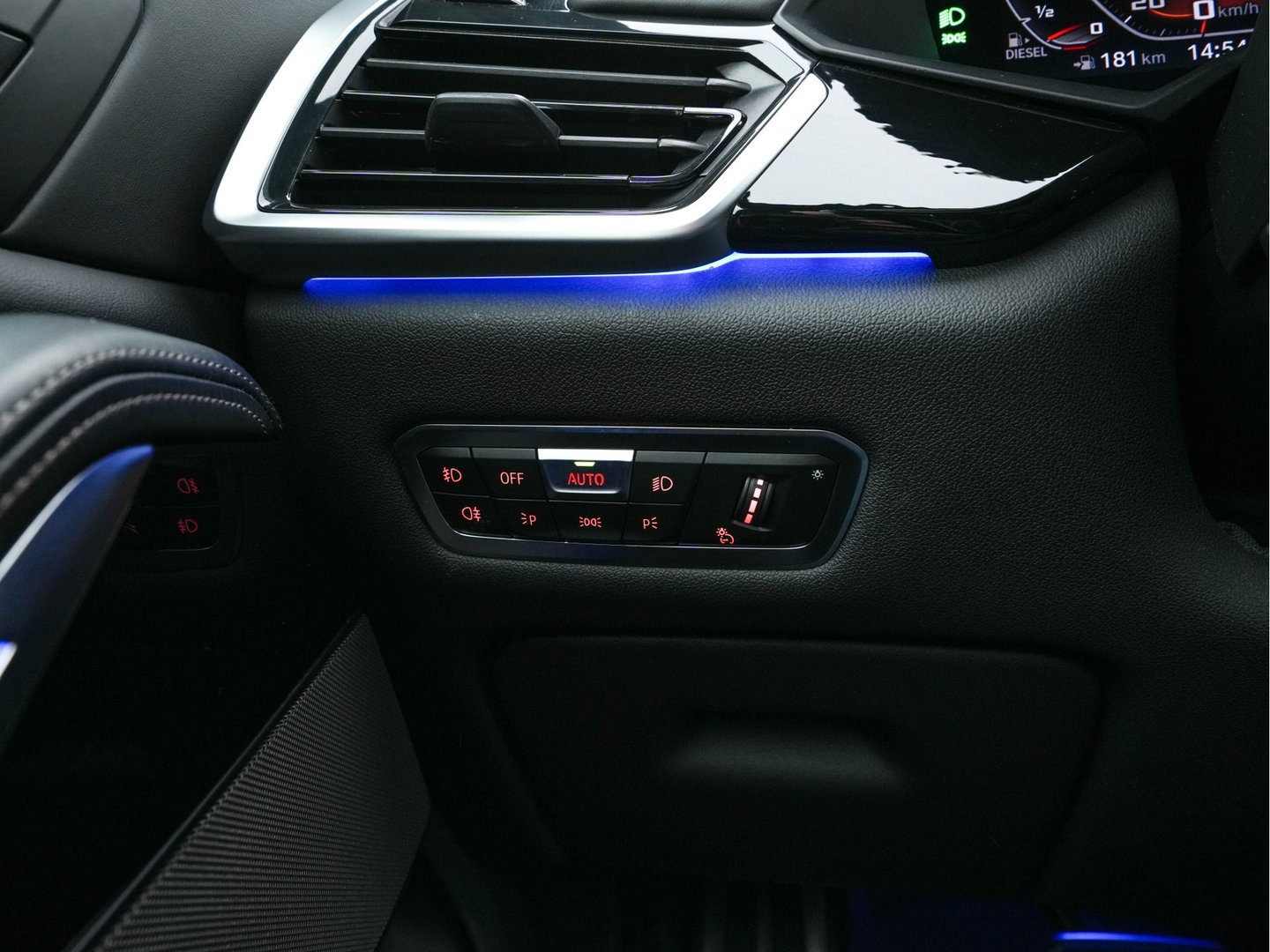 BMW X5 M50d M-Sportpack High Executive Aut. *PANO | HEAD-UP | LASER-LED | LEATHER | SOFT-CLOSE | ADAPTIVE-CRUISE | HARMAN/KARDON | BLIND-SPOT | MEMORY-PACK | TOP-VIEW | DIGI-COCKPIT | NAVI-FULLMAP | ECC | PDC | TOWBAR |