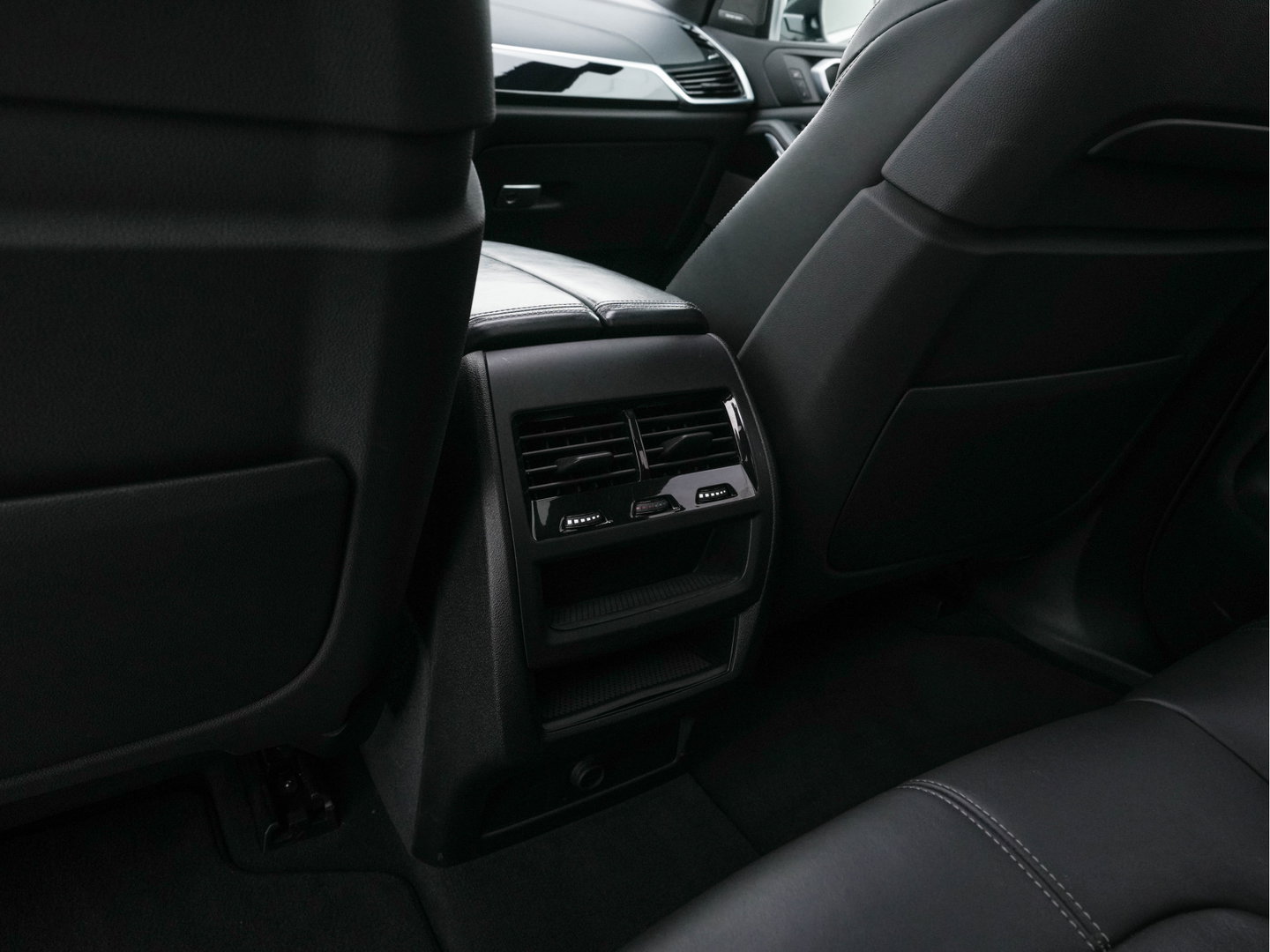 BMW X5 M50d M-Sportpack High Executive Aut. *PANO | HEAD-UP | LASER-LED | LEATHER | SOFT-CLOSE | ADAPTIVE-CRUISE | HARMAN/KARDON | BLIND-SPOT | MEMORY-PACK | TOP-VIEW | DIGI-COCKPIT | NAVI-FULLMAP | ECC | PDC | TOWBAR |