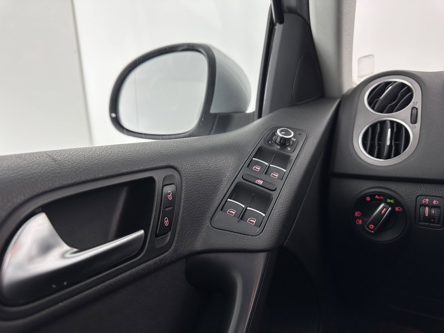 Volkswagen Tiguan 1.4 TSI Sport&Style *PANO | NAVI-FULLMAP | CAMERA | KEYLESS | HEATED-SPORTSEATS | ECC | PDC | CRUISE | PRIVACY-GLASS | 17''ALU*