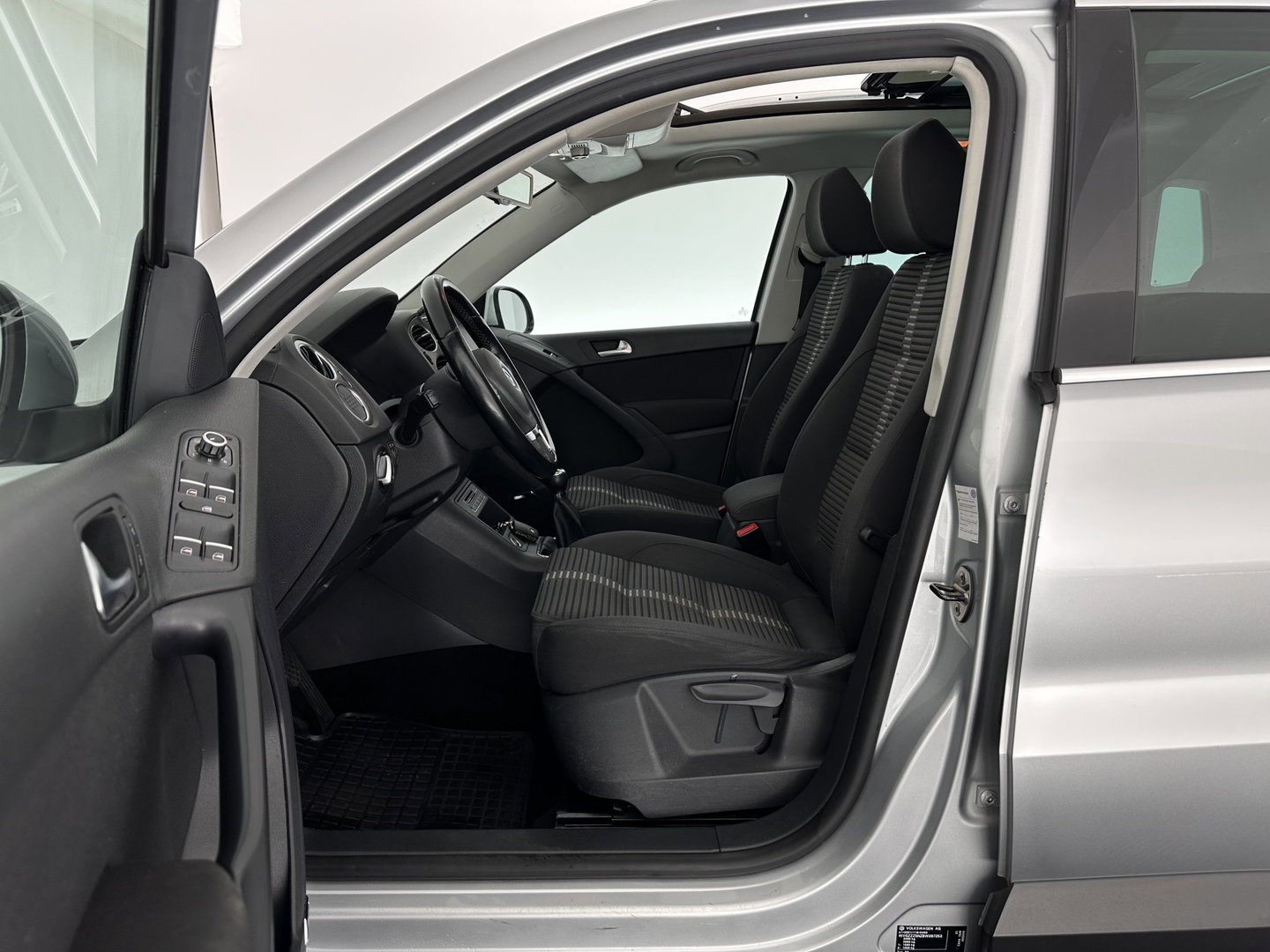 Volkswagen Tiguan 1.4 TSI Sport&Style *PANO | NAVI-FULLMAP | CAMERA | KEYLESS | HEATED-SPORTSEATS | ECC | PDC | CRUISE | PRIVACY-GLASS | 17''ALU*