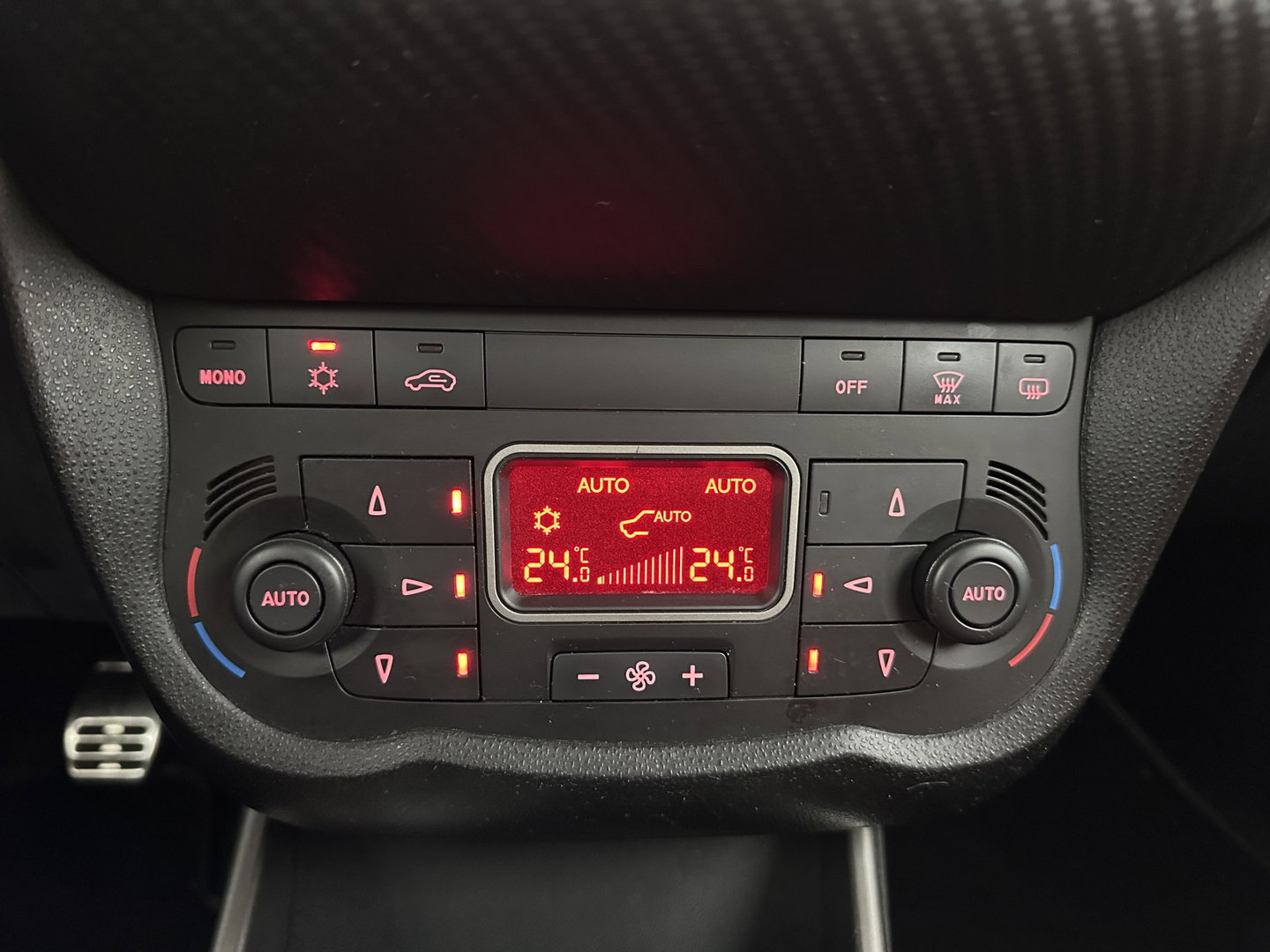 Alfa Romeo MiTo 1.3 JTDM ECO DISTINCTIVE *LEATHER | NAVI-FULLMAP | SPORTSEATS | ECC | RED-BRAKECALIPERS | CARBON-INLAY | PDC | CRUISE | 17''ALU*