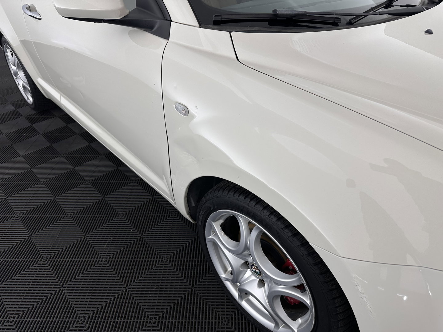 Alfa Romeo MiTo 1.3 JTDM ECO DISTINCTIVE *LEATHER | NAVI-FULLMAP | SPORTSEATS | ECC | RED-BRAKECALIPERS | CARBON-INLAY | PDC | CRUISE | 17''ALU*