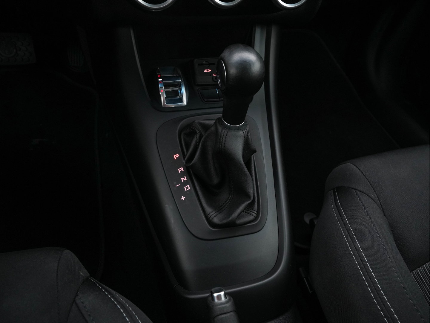 Alfa Romeo Giulietta 1.6 JTDm Super Aut. *NAVI-FULLMAP | SPORTSEATS | SHIFTPADDLES | ECC | PDC | CRUISE | 18''ALU*
