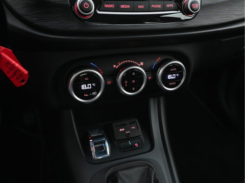 Alfa Romeo Giulietta 1.6 JTDm Super Aut. *NAVI-FULLMAP | SPORTSEATS | SHIFTPADDLES | ECC | PDC | CRUISE | 18''ALU*