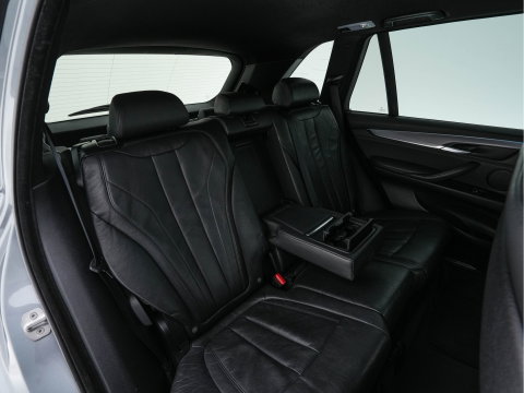 BMW X5 xDrive40d *Right-Hand-Drive* M-Sportpack High Executive [ 7-Pers. ] Aut. *LEATHER | XENON | MEMORY-PACK | HEATED-SPORTSEATS | NAVI-FULLMAP | SHIFTPADDLES | PRIVACYGLASS | ECC | TOWBAR | PDC | CRUISE | 20''ALU*