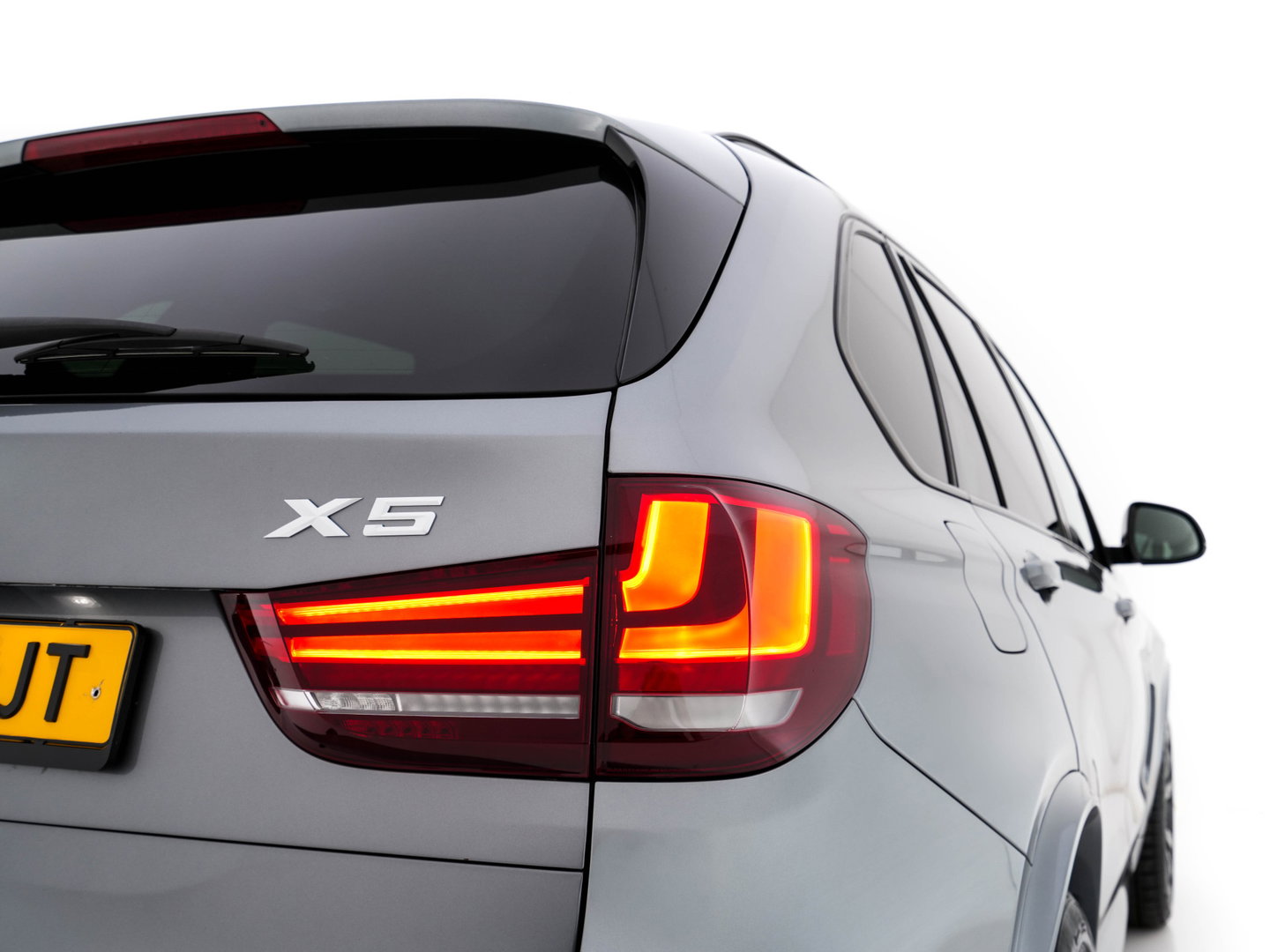 BMW X5 xDrive40d *Right-Hand-Drive* M-Sportpack High Executive [ 7-Pers. ] Aut. *LEATHER | XENON | MEMORY-PACK | HEATED-SPORTSEATS | NAVI-FULLMAP | SHIFTPADDLES | PRIVACYGLASS | ECC | TOWBAR | PDC | CRUISE | 20''ALU*
