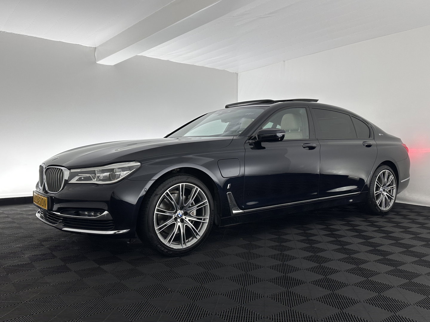 BMW 7 Serie 740Le xDrive iPerformance High Executive (Plug-In) Aut. *PANO | LEATHER | MASSAGE | HARMAN/KARDON | MEMORY-PACK | BLIS | TOPVIEW |  HEAD-UP | ADAPTIVE-CRUISE | FULL-LED | ENTERTAINMENT | DAB+ | ..