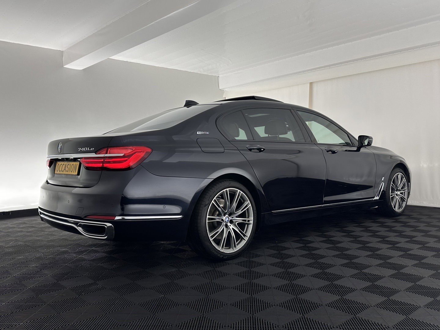 BMW 7 Serie 740Le xDrive iPerformance High Executive (Plug-In) Aut. *PANO | LEATHER | MASSAGE | HARMAN/KARDON | MEMORY-PACK | BLIS | TOPVIEW |  HEAD-UP | ADAPTIVE-CRUISE | FULL-LED | ENTERTAINMENT | DAB+ | ..