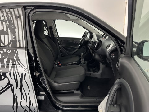 Smart Forfour 1.0 Essential Edition *AIRCO | CRUISE | COMFORTSEATS | RADIO-MP3*