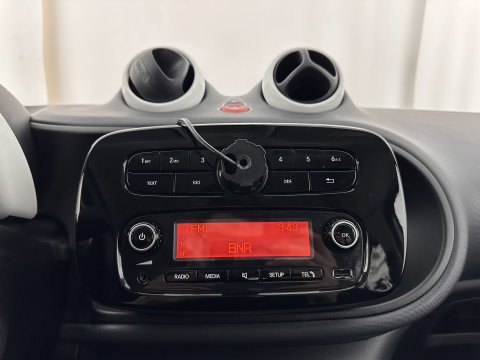 Smart Forfour 1.0 Essential Edition *AIRCO | CRUISE | COMFORTSEATS | RADIO-MP3*