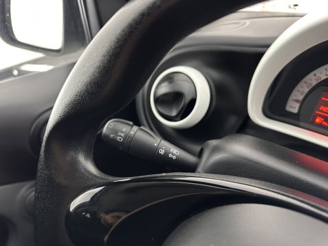 Smart Forfour 1.0 Essential Edition *AIRCO | CRUISE | COMFORTSEATS | RADIO-MP3*