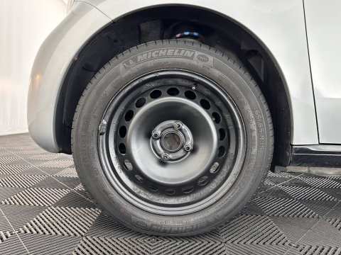 Smart Forfour 1.0 Essential Edition *AIRCO | CRUISE | COMFORTSEATS | RADIO-MP3*