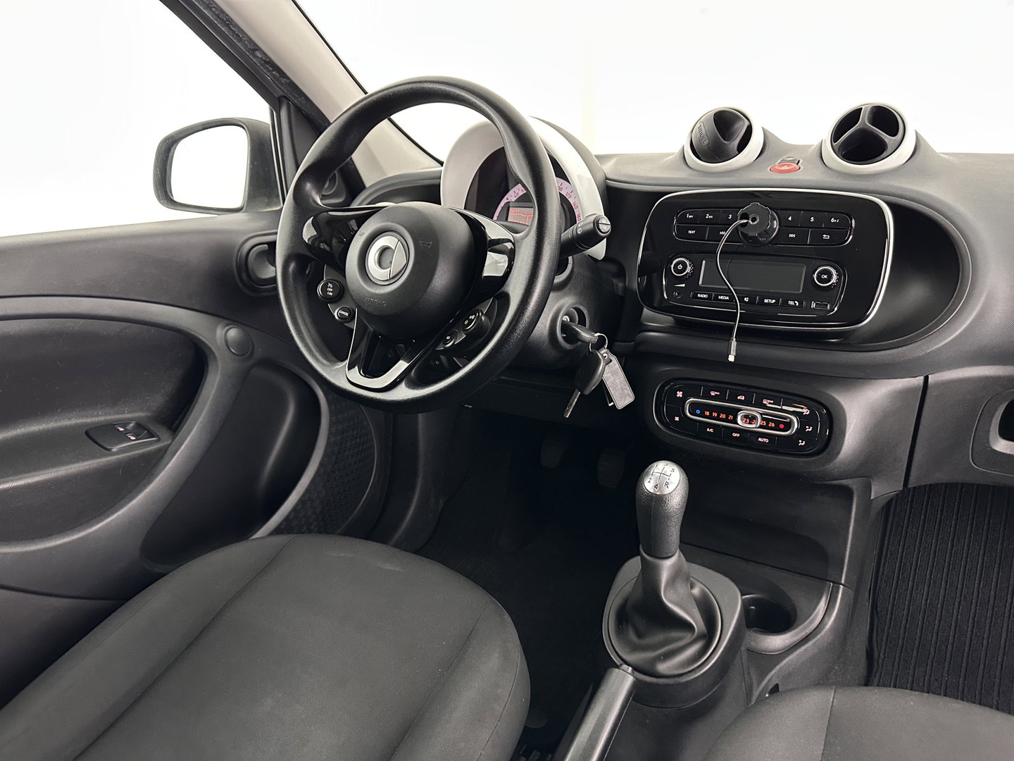 Smart Forfour 1.0 Essential Edition *AIRCO | CRUISE | COMFORTSEATS | RADIO-MP3*