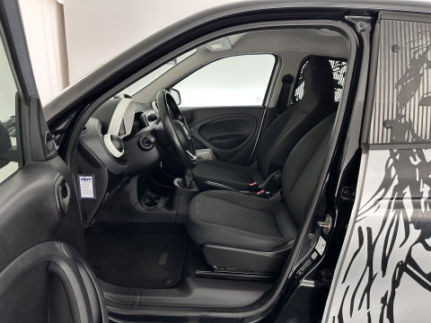 Smart Forfour 1.0 Essential Edition *AIRCO | CRUISE | COMFORTSEATS | RADIO-MP3*