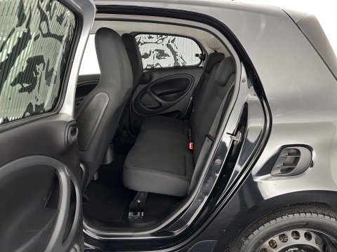 Smart Forfour 1.0 Essential Edition *AIRCO | CRUISE | COMFORTSEATS | RADIO-MP3*