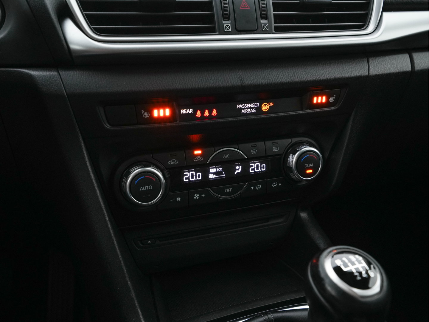 Mazda 3 2.2 SkyActiv-D 150 SkyLease *HEATED-COMFORTSEATS | NAVI-FULLMAP | DAB+ | PRIVACYGLASS | ECC | PDC | CRUISE | 18''ALU*