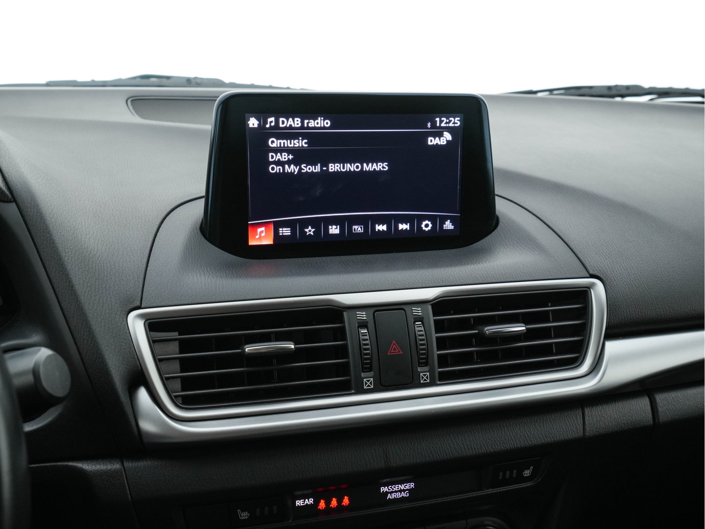 Mazda 3 2.2 SkyActiv-D 150 SkyLease *HEATED-COMFORTSEATS | NAVI-FULLMAP | DAB+ | PRIVACYGLASS | ECC | PDC | CRUISE | 18''ALU*