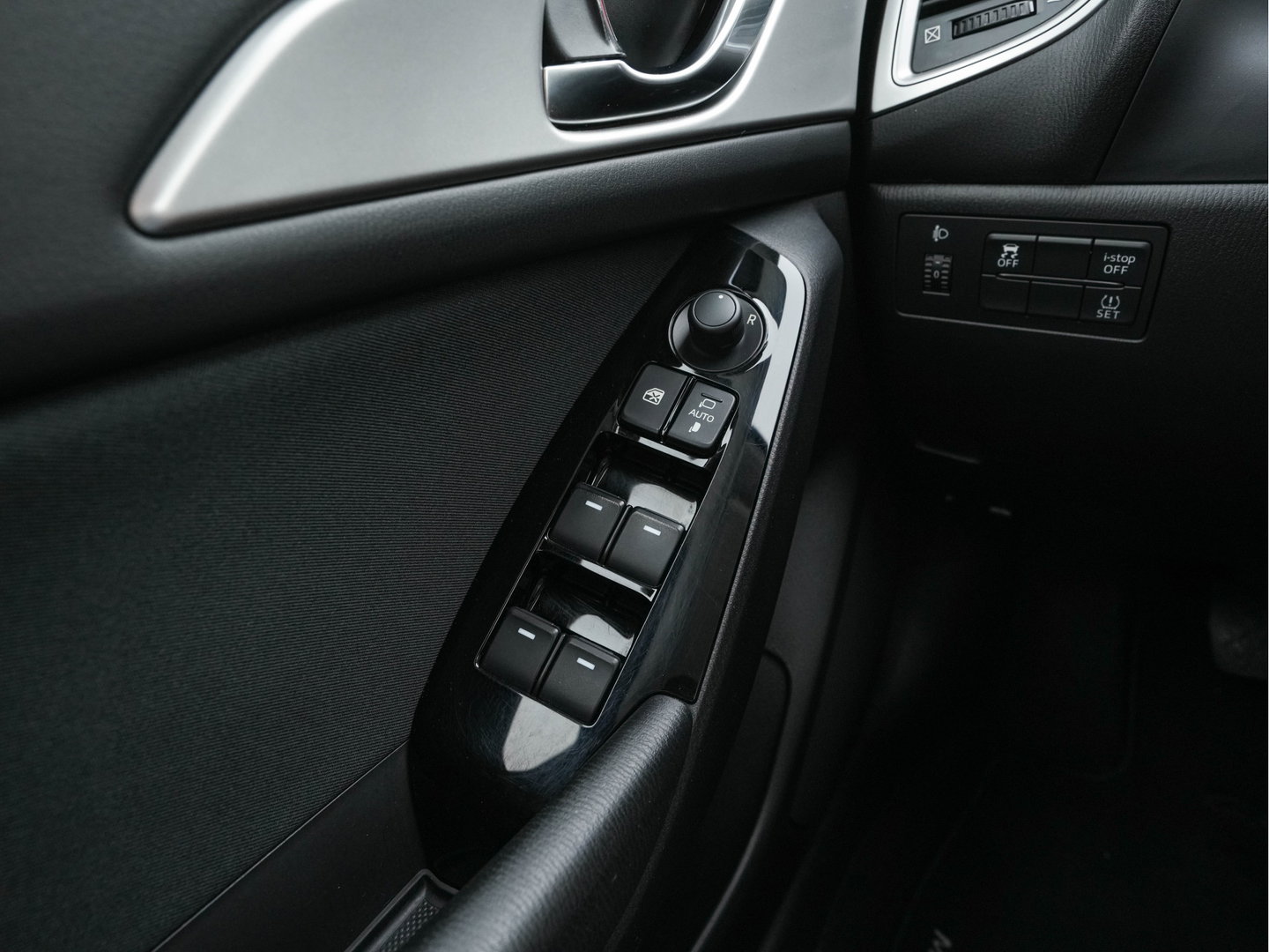 Mazda 3 2.2 SkyActiv-D 150 SkyLease *HEATED-COMFORTSEATS | NAVI-FULLMAP | DAB+ | PRIVACYGLASS | ECC | PDC | CRUISE | 18''ALU*