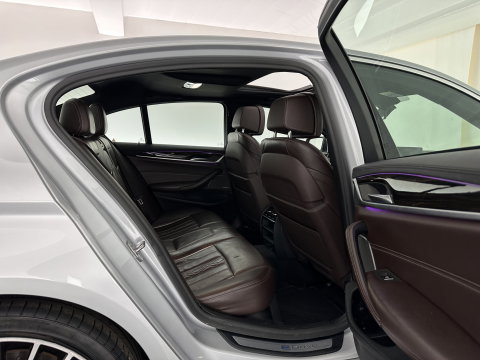 BMW 5 Serie 530e iPerformance High Executive (Plug-in) Aut.*PANO | LEATHER | FULL-LED | TOPVIEW | KEYLESS | HARMAN/KARDON | BLINDSPOT | MEMORY-PACK | HEATED-COMFORTSEATS | DIGI-COCKPIT | AMBIENTLIGHT | NAVI-FULLMAP | 20''ALU*