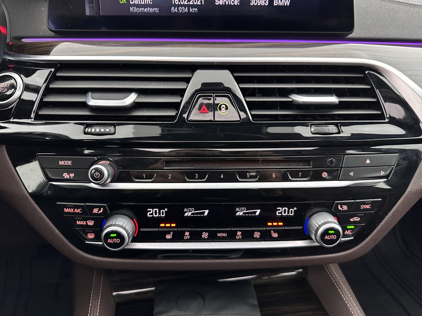 BMW 5 Serie 530e iPerformance High Executive (Plug-in) Aut.*PANO | LEATHER | FULL-LED | TOPVIEW | KEYLESS | HARMAN/KARDON | BLINDSPOT | MEMORY-PACK | HEATED-COMFORTSEATS | DIGI-COCKPIT | AMBIENTLIGHT | NAVI-FULLMAP | 20''ALU*