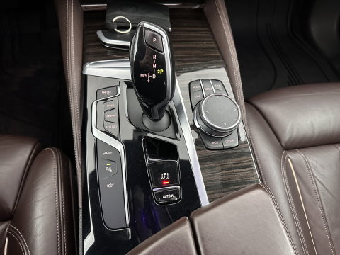 BMW 5 Serie 530e iPerformance High Executive (Plug-in) Aut.*PANO | LEATHER | FULL-LED | TOPVIEW | KEYLESS | HARMAN/KARDON | BLINDSPOT | MEMORY-PACK | HEATED-COMFORTSEATS | DIGI-COCKPIT | AMBIENTLIGHT | NAVI-FULLMAP | 20''ALU*