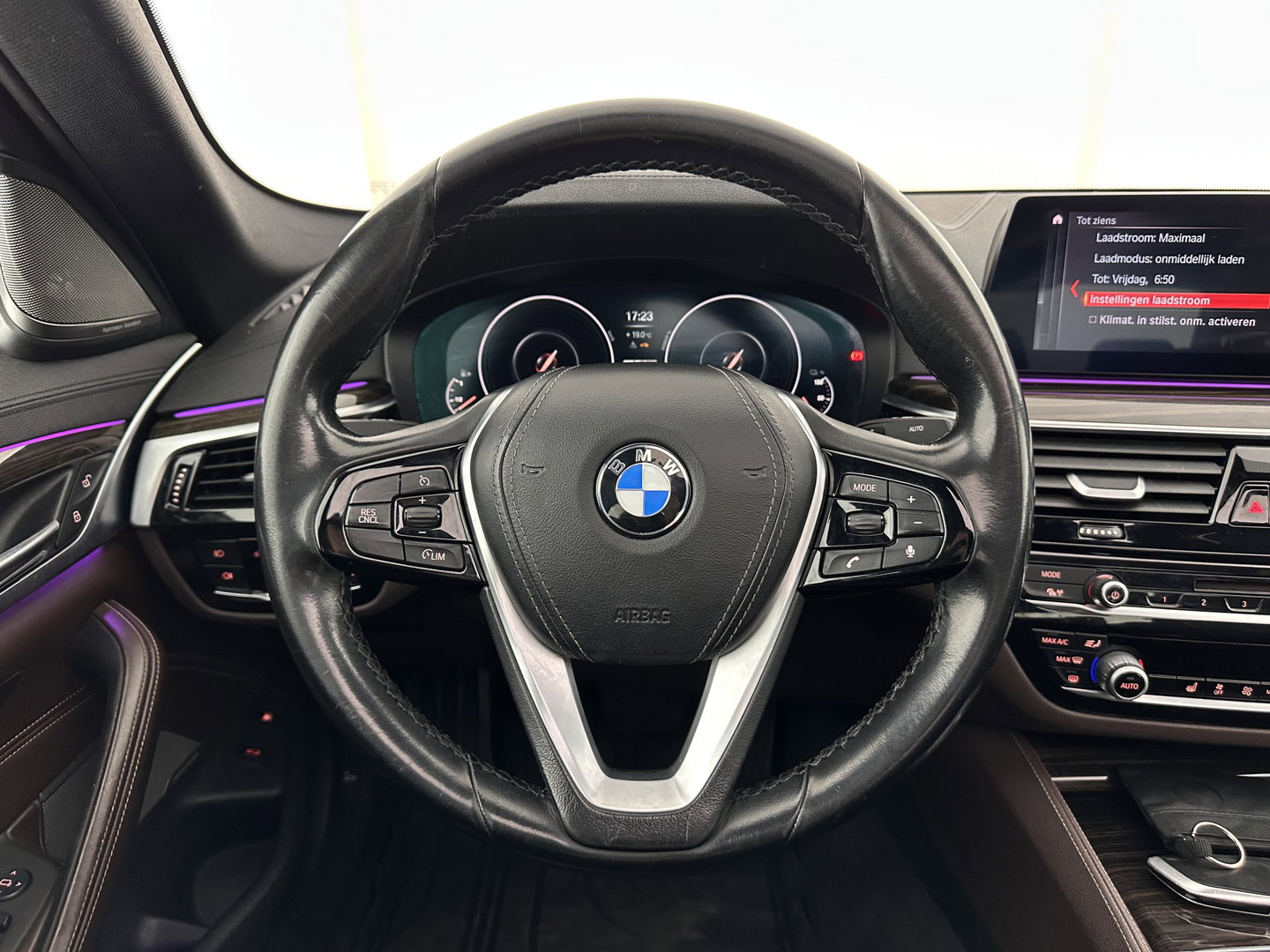 BMW 5 Serie 530e iPerformance High Executive (Plug-in) Aut.*PANO | LEATHER | FULL-LED | TOPVIEW | KEYLESS | HARMAN/KARDON | BLINDSPOT | MEMORY-PACK | HEATED-COMFORTSEATS | DIGI-COCKPIT | AMBIENTLIGHT | NAVI-FULLMAP | 20''ALU*