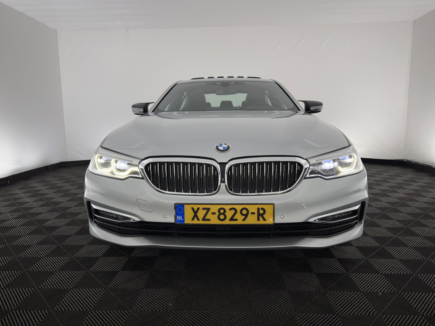 BMW 5 Serie 530e iPerformance High Executive (Plug-in) Aut.*PANO | LEATHER | FULL-LED | TOPVIEW | KEYLESS | HARMAN/KARDON | BLINDSPOT | MEMORY-PACK | HEATED-COMFORTSEATS | DIGI-COCKPIT | AMBIENTLIGHT | NAVI-FULLMAP | 20''ALU*