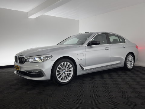 BMW 5 Serie 530e iPerformance High Executive (Plug-in) Aut.*PANO | LEATHER | FULL-LED | TOPVIEW | KEYLESS | HARMAN/KARDON | BLINDSPOT | MEMORY-PACK | HEATED-COMFORTSEATS | DIGI-COCKPIT | AMBIENTLIGHT | NAVI-FULLMAP | 20''ALU*