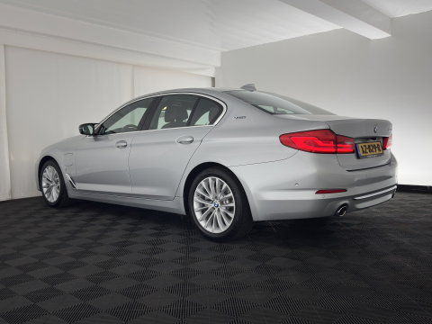 BMW 5 Serie 530e iPerformance High Executive (Plug-in) Aut.*PANO | LEATHER | FULL-LED | TOPVIEW | KEYLESS | HARMAN/KARDON | BLINDSPOT | MEMORY-PACK | HEATED-COMFORTSEATS | DIGI-COCKPIT | AMBIENTLIGHT | NAVI-FULLMAP | 20''ALU*