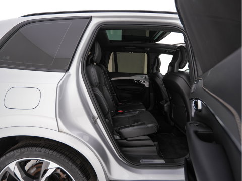Volvo XC90 2.0 B5 AWD Inscription R-Design Intro Edition [7-Pers.] Aut. *PANO | LEATHER-ALCANTARA | FULL-LED | MEMORY-PACK | BOWERS&WILKINS | BLINDSPOT | KEYLESS | DIGI-COCKPIT | NAVI-FULLMAP | PRIVACYGLASS | HEATED-SPORTSEATS | TOWBAR | 20''ALU*