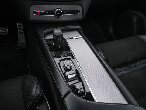 Volvo XC90 2.0 B5 AWD Inscription R-Design Intro Edition [7-Pers.] Aut. *PANO | LEATHER-ALCANTARA | FULL-LED | MEMORY-PACK | BOWERS&WILKINS | BLINDSPOT | KEYLESS | DIGI-COCKPIT | NAVI-FULLMAP | PRIVACYGLASS | HEATED-SPORTSEATS | TOWBAR | 20''ALU*