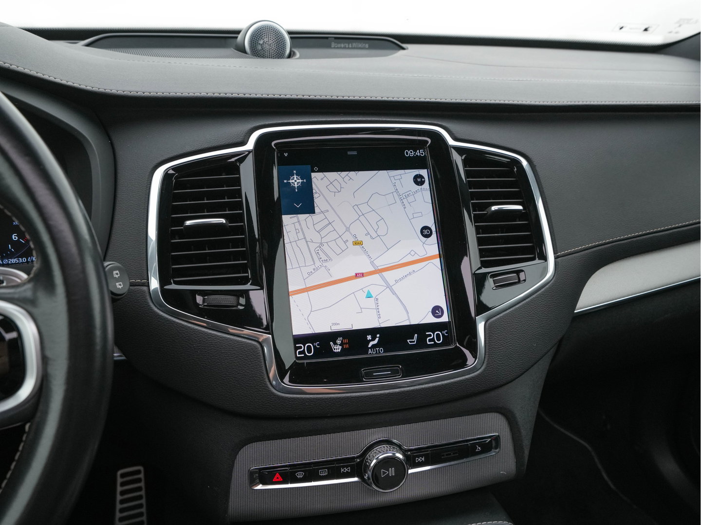 Volvo XC90 2.0 B5 AWD Inscription R-Design Intro Edition [7-Pers.] Aut. *PANO | LEATHER-ALCANTARA | FULL-LED | MEMORY-PACK | BOWERS&WILKINS | BLINDSPOT | KEYLESS | DIGI-COCKPIT | NAVI-FULLMAP | PRIVACYGLASS | HEATED-SPORTSEATS | TOWBAR | 20''ALU*