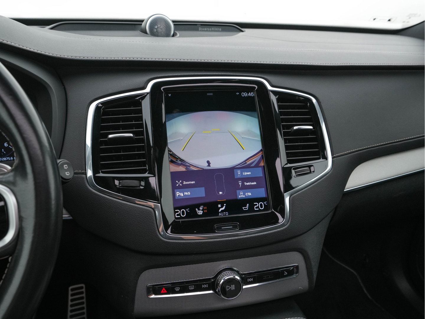 Volvo XC90 2.0 B5 AWD Inscription R-Design Intro Edition [7-Pers.] Aut. *PANO | LEATHER-ALCANTARA | FULL-LED | MEMORY-PACK | BOWERS&WILKINS | BLINDSPOT | KEYLESS | DIGI-COCKPIT | NAVI-FULLMAP | PRIVACYGLASS | HEATED-SPORTSEATS | TOWBAR | 20''ALU*