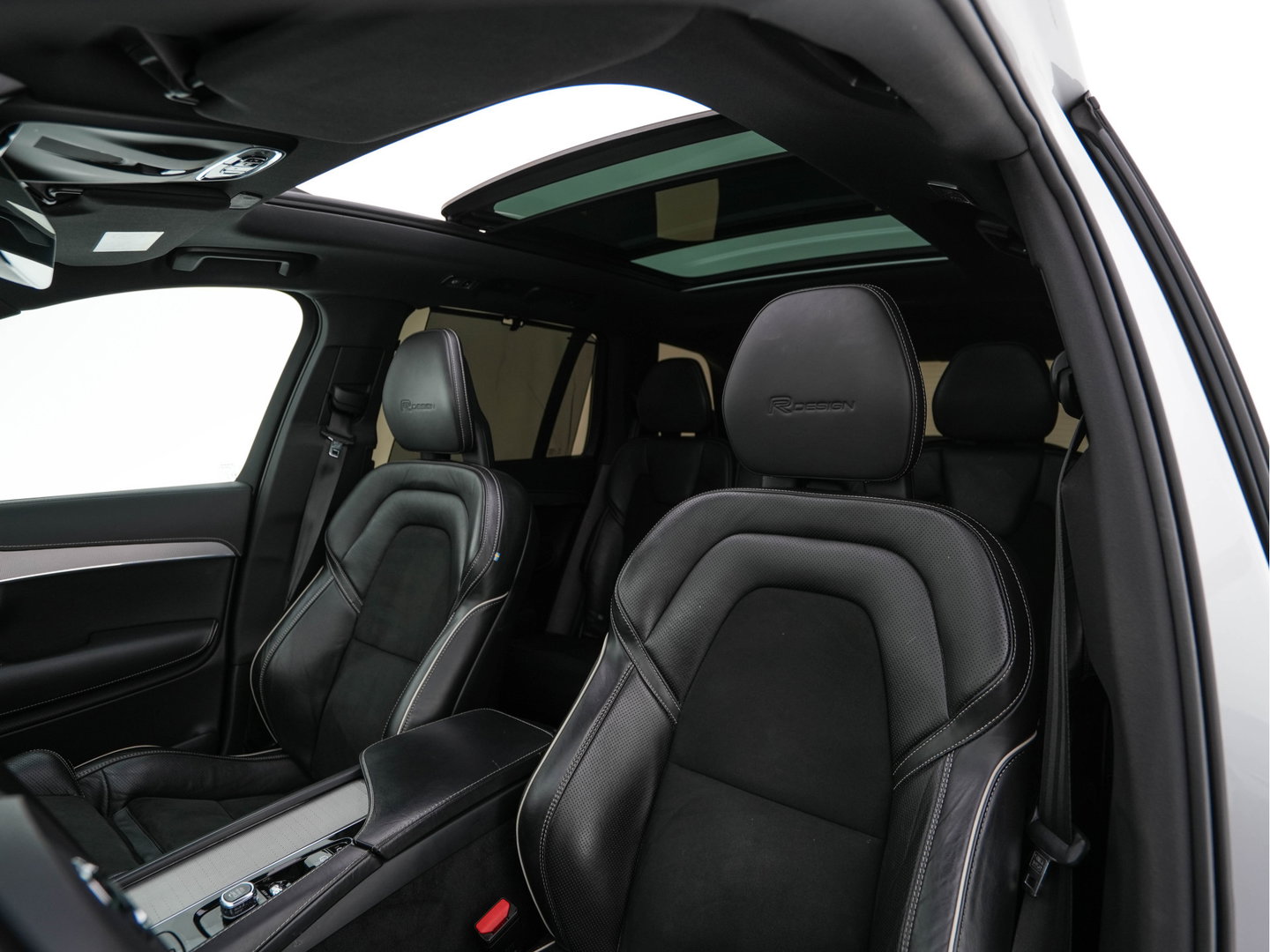 Volvo XC90 2.0 B5 AWD Inscription R-Design Intro Edition [7-Pers.] Aut. *PANO | LEATHER-ALCANTARA | FULL-LED | MEMORY-PACK | BOWERS&WILKINS | BLINDSPOT | KEYLESS | DIGI-COCKPIT | NAVI-FULLMAP | PRIVACYGLASS | HEATED-SPORTSEATS | TOWBAR | 20''ALU*
