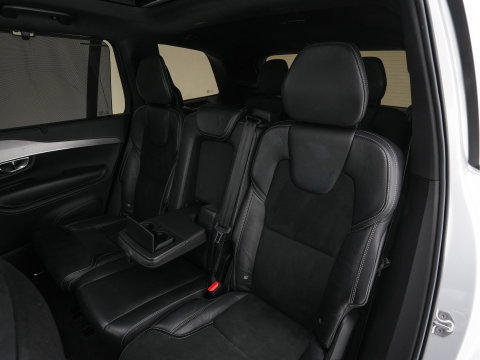 Volvo XC90 2.0 B5 AWD Inscription R-Design Intro Edition [7-Pers.] Aut. *PANO | LEATHER-ALCANTARA | FULL-LED | MEMORY-PACK | BOWERS&WILKINS | BLINDSPOT | KEYLESS | DIGI-COCKPIT | NAVI-FULLMAP | PRIVACYGLASS | HEATED-SPORTSEATS | TOWBAR | 20''ALU*