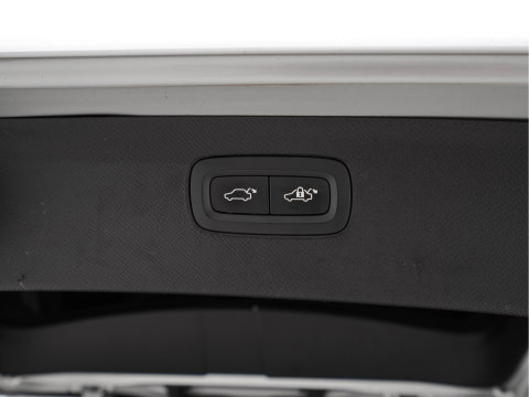 Volvo XC90 2.0 B5 AWD Inscription R-Design Intro Edition [7-Pers.] Aut. *PANO | LEATHER-ALCANTARA | FULL-LED | MEMORY-PACK | BOWERS&WILKINS | BLINDSPOT | KEYLESS | DIGI-COCKPIT | NAVI-FULLMAP | PRIVACYGLASS | HEATED-SPORTSEATS | TOWBAR | 20''ALU*