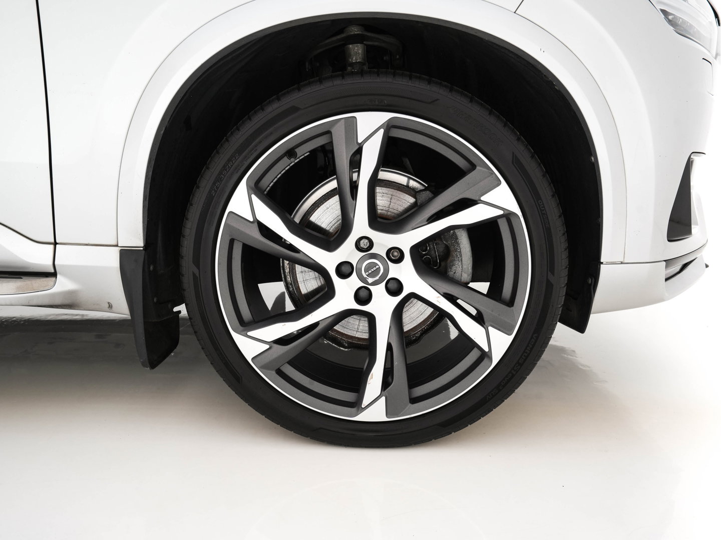 Volvo XC90 2.0 B5 AWD Inscription R-Design Intro Edition [7-Pers.] Aut. *PANO | LEATHER-ALCANTARA | FULL-LED | MEMORY-PACK | BOWERS&WILKINS | BLINDSPOT | KEYLESS | DIGI-COCKPIT | NAVI-FULLMAP | PRIVACYGLASS | HEATED-SPORTSEATS | TOWBAR | 20''ALU*