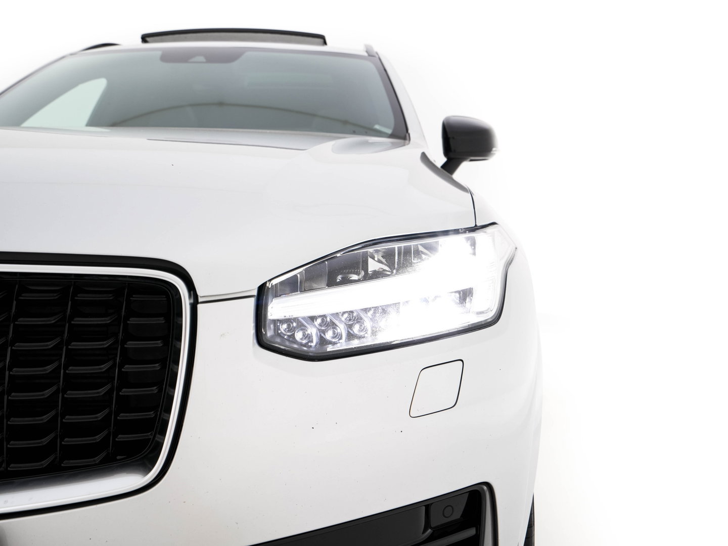 Volvo XC90 2.0 B5 AWD Inscription R-Design Intro Edition [7-Pers.] Aut. *PANO | LEATHER-ALCANTARA | FULL-LED | MEMORY-PACK | BOWERS&WILKINS | BLINDSPOT | KEYLESS | DIGI-COCKPIT | NAVI-FULLMAP | PRIVACYGLASS | HEATED-SPORTSEATS | TOWBAR | 20''ALU*