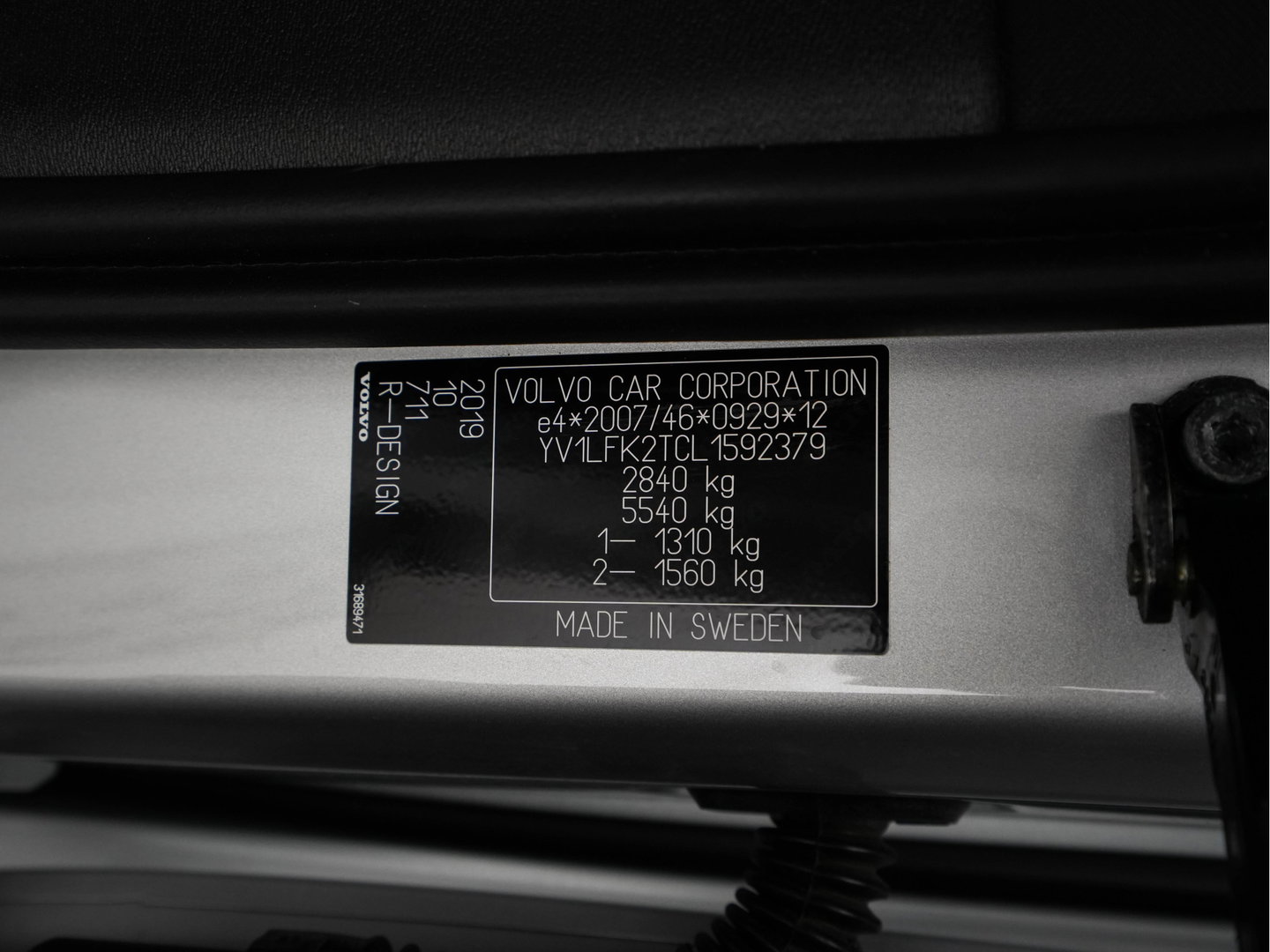 Volvo XC90 2.0 B5 AWD Inscription R-Design Intro Edition [7-Pers.] Aut. *PANO | LEATHER-ALCANTARA | FULL-LED | MEMORY-PACK | BOWERS&WILKINS | BLINDSPOT | KEYLESS | DIGI-COCKPIT | NAVI-FULLMAP | PRIVACYGLASS | HEATED-SPORTSEATS | TOWBAR | 20''ALU*