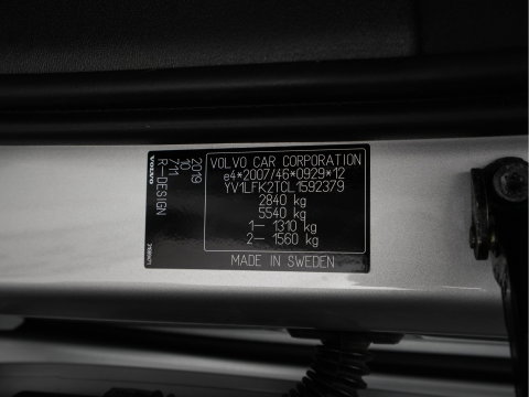 Volvo XC90 2.0 B5 AWD Inscription R-Design Intro Edition [7-Pers.] Aut. *PANO | LEATHER-ALCANTARA | FULL-LED | MEMORY-PACK | BOWERS&WILKINS | BLINDSPOT | KEYLESS | DIGI-COCKPIT | NAVI-FULLMAP | PRIVACYGLASS | HEATED-SPORTSEATS | TOWBAR | 20''ALU*
